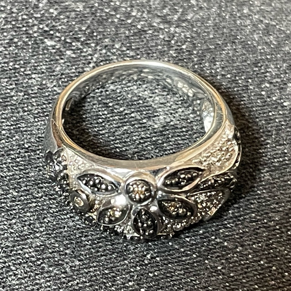 Floral-Patterned Vintage 925 Ring, with Citrine, Marcasite, and Diamond.